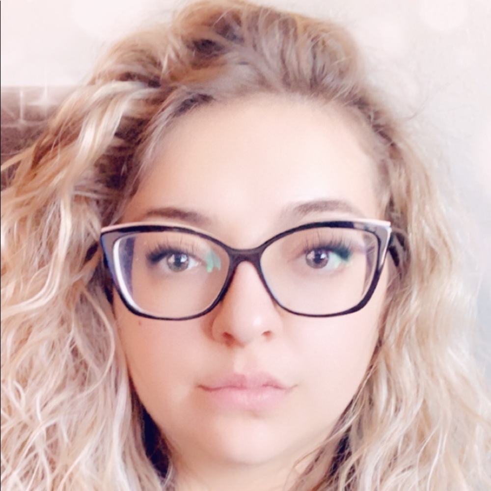Meet your Posher, Melissa